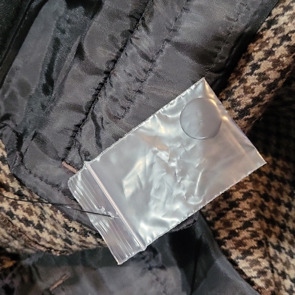 Express Shorts - Picture 10 of 12